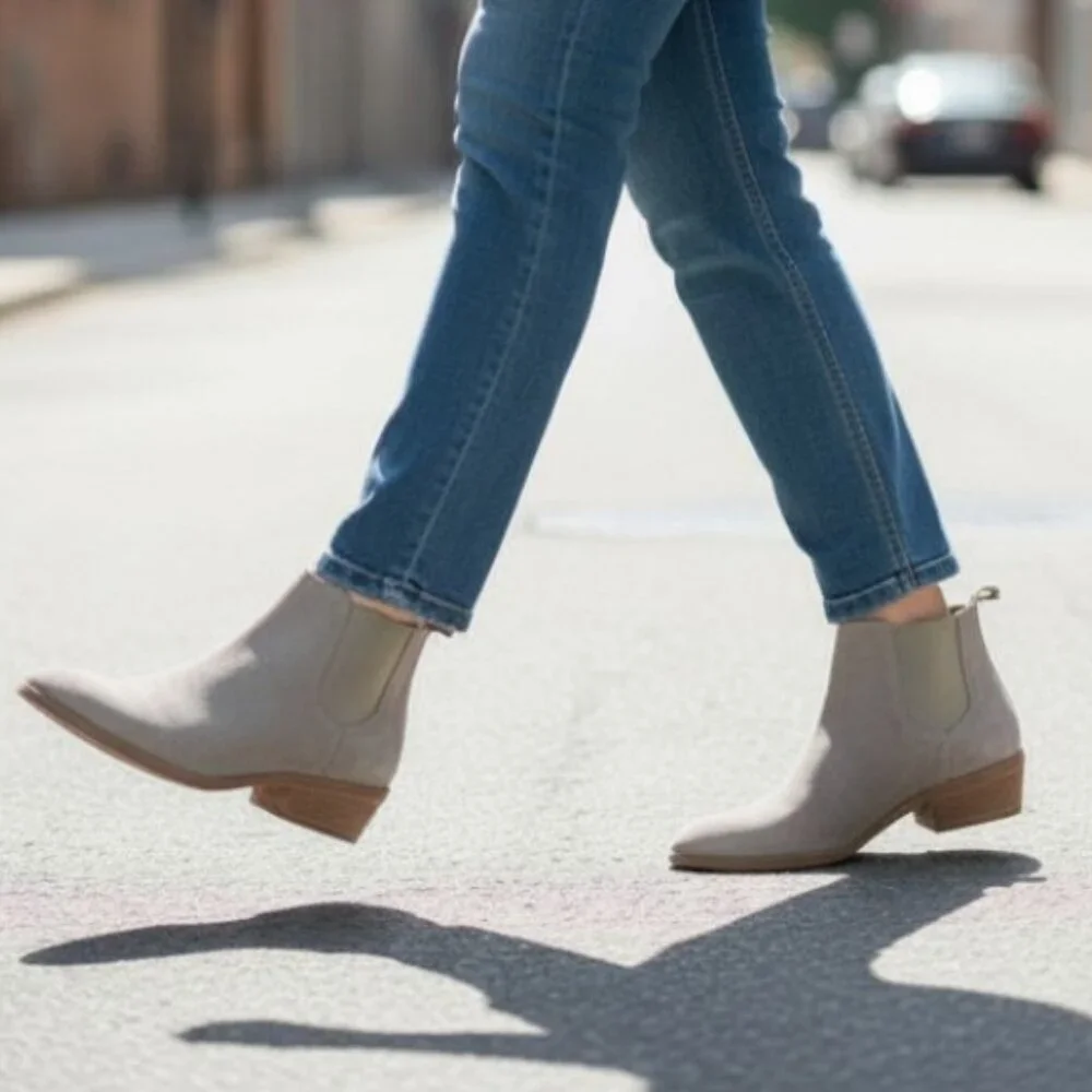 Frye Carson Chelsea Light Gray Suede Pull On Ankle Boot Size 7